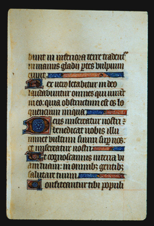 Page 32r, containing a dense block of blackletter text, with 4 illuminated initial letters, and several horizontal ornaments that fill the space following the end of a sentence. 