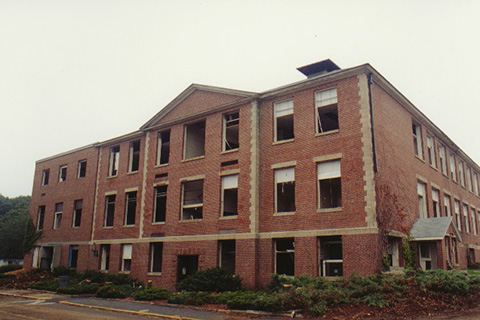 Photo of the front Ford Hall without windows, taken just before the start of the building's destruction.
