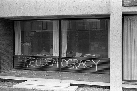 Graffiti on a campus building: "Freudemocracy"